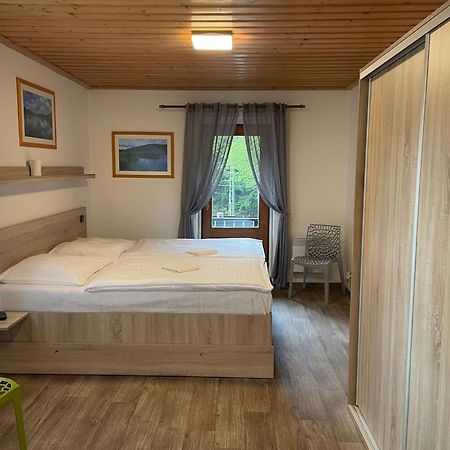 Penzion Hubert Mikulov v Krusnych Horach Bagian luar foto
