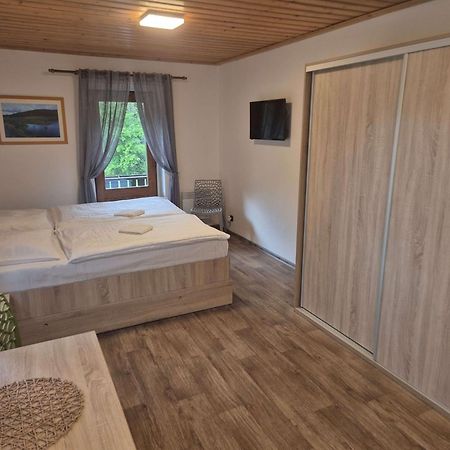 Penzion Hubert Mikulov v Krusnych Horach Bagian luar foto