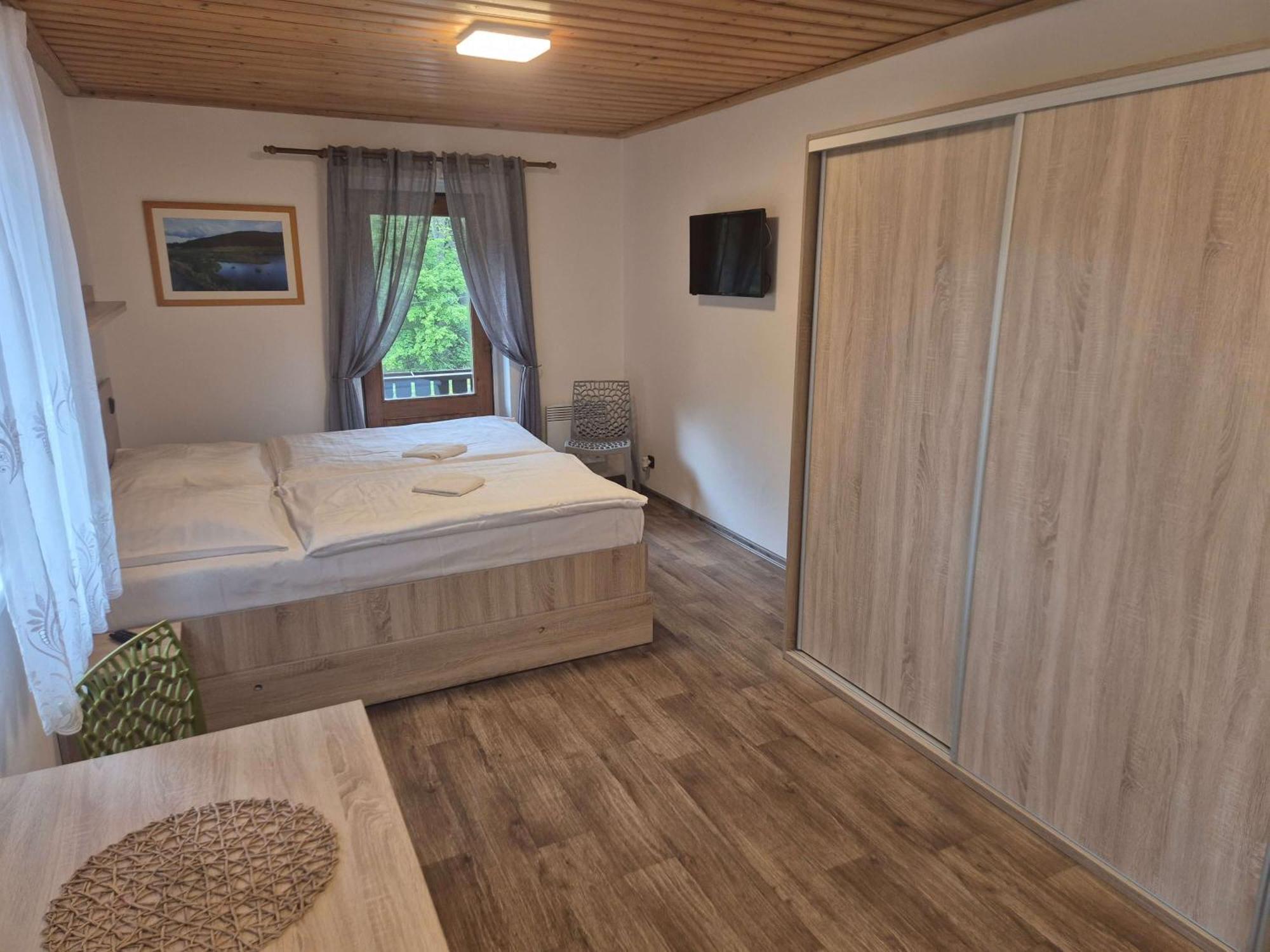 Penzion Hubert Mikulov v Krusnych Horach Bagian luar foto