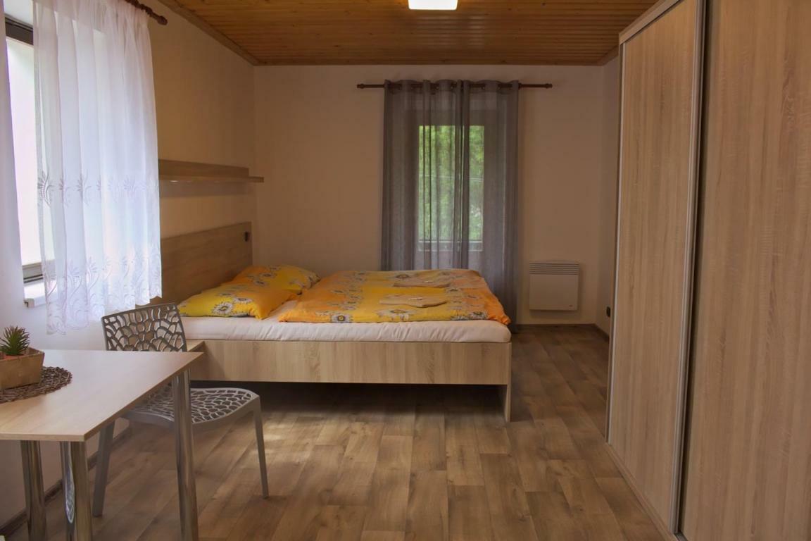 Penzion Hubert Mikulov v Krusnych Horach Bagian luar foto